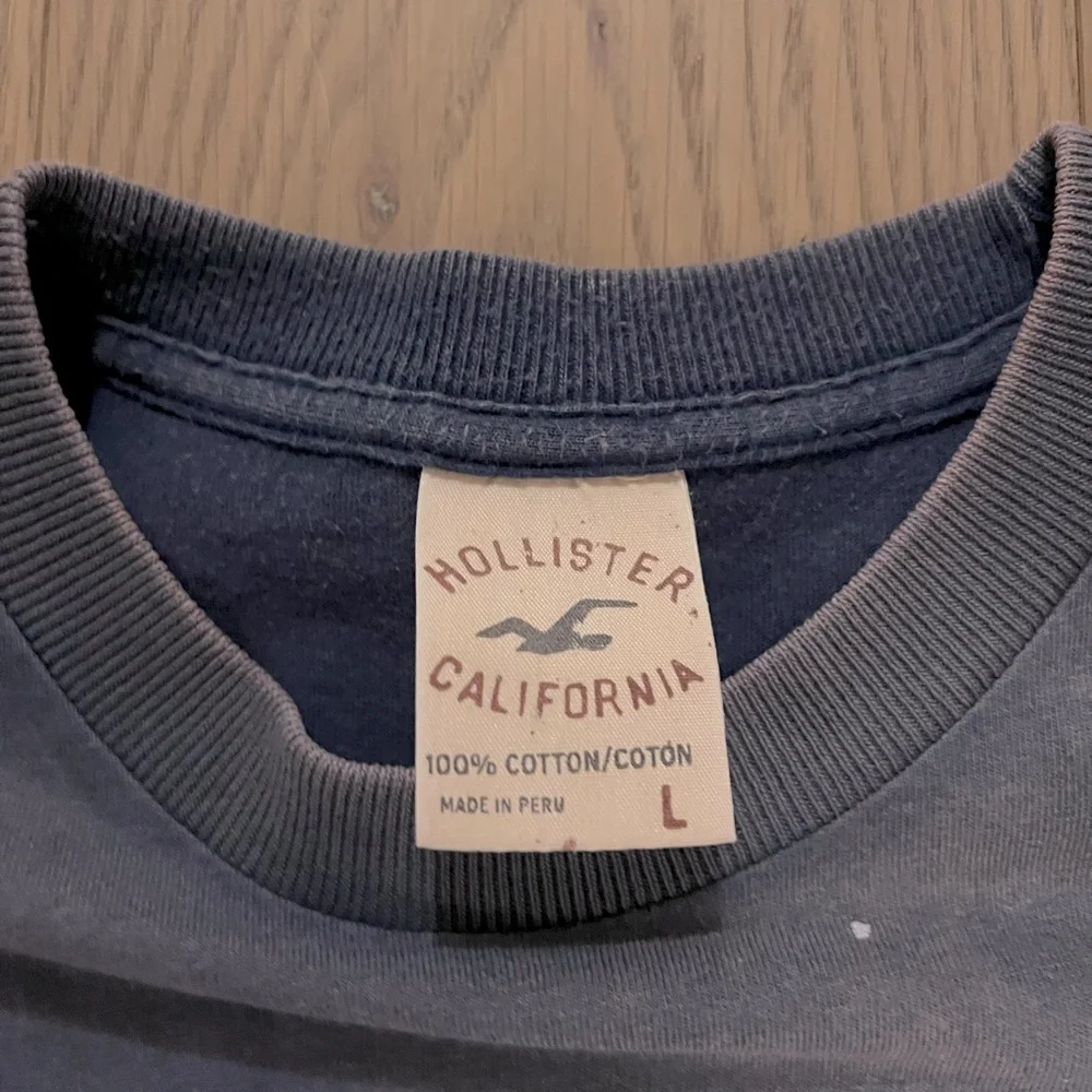 Hollister men’s distressed graphic TShirt - Picture 2 of 14